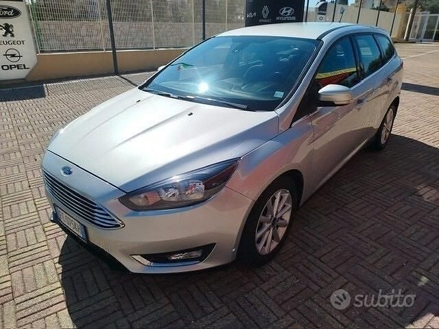 Begagnad Ford Focus Titanium 120 HK (88 kW) 2016 Grå Kombi