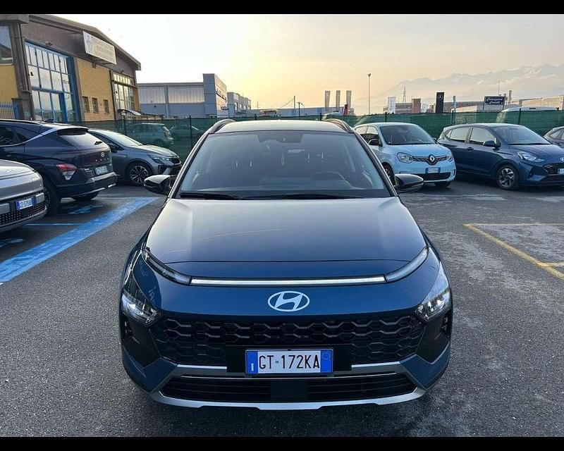 Usata Hyundai Bayon 99 CV (72 kW) 2024 Vibrant blue pearl + black roo SUV