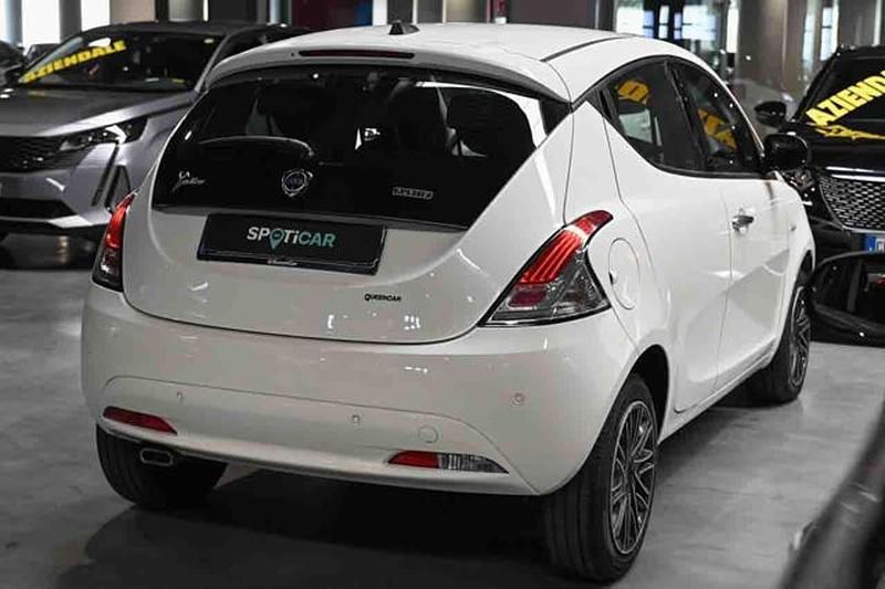 Usata Lancia Ypsilon Gold 69 CV (50 kW) 2022 Bianco Utilitaria
