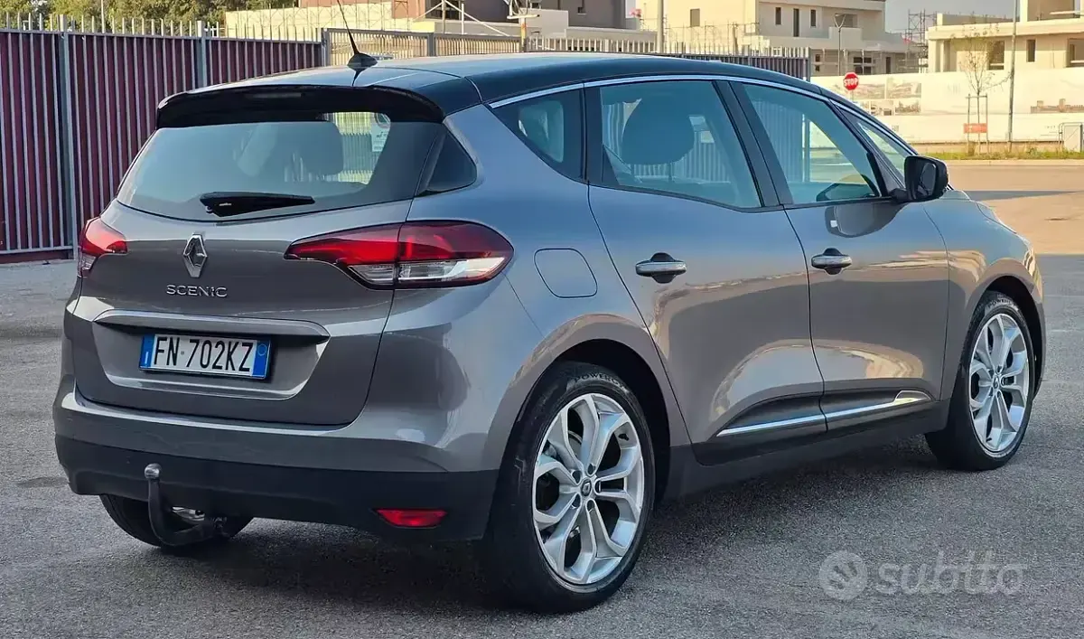 Usata Renault Scénic 110 CV (80 kW) 2018 Grigio Monovolume