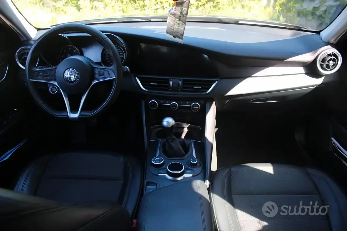 Usata Alfa Romeo Giulia Super 150 CV (110 kW) 2016 Grigio Berlina