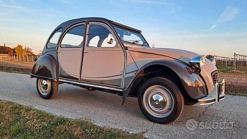 Usata Citroën 2CV Charleston 28 CV (20 kW) 1984 Grigio Berlina