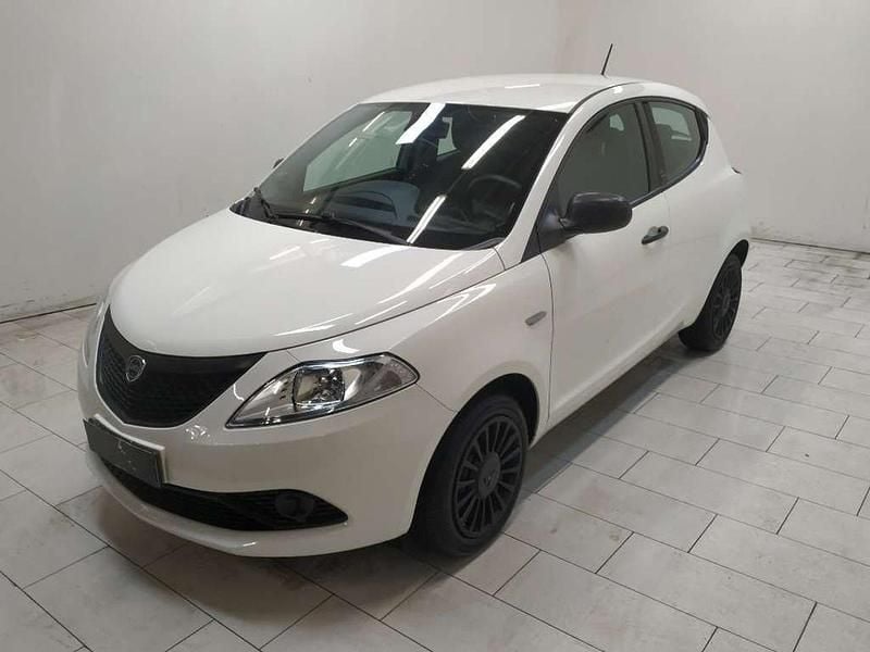 Usata Lancia Ypsilon Silver 70 CV (51 kW) 2021 Bianco Utilitaria
