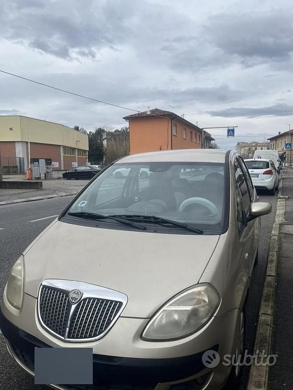 Usata Lancia Musa 90 CV (66 kW) 2004 Marrone Monovolume