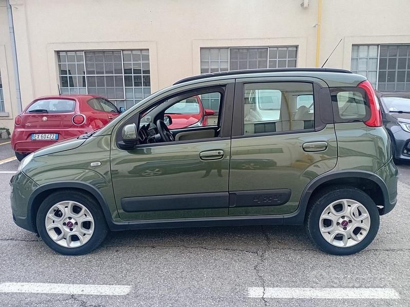 Usata Fiat Panda Trekking 84 CV (61 kW) 2013 Verde Utilitaria