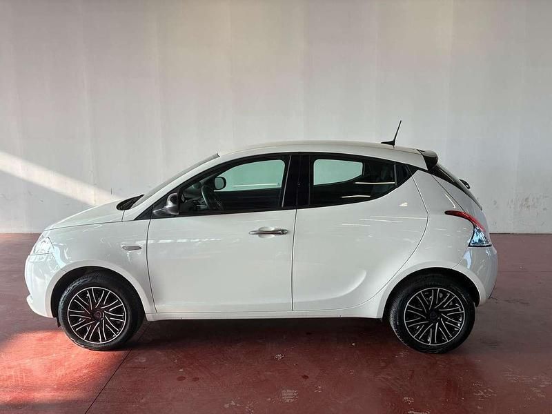 Usata Lancia Ypsilon Silver 69 CV (50 kW) 2024 Bianco neve Utilitaria