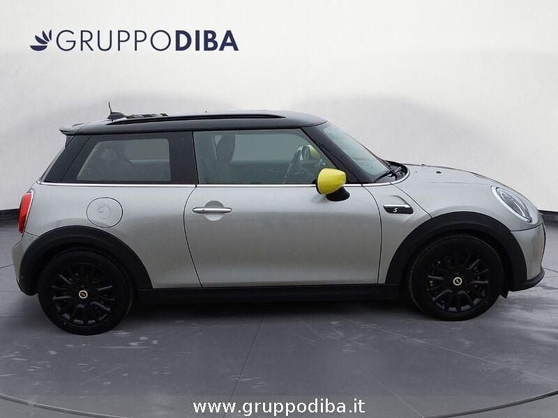 Usata Mini Cooper SE Classic 75 kW (102 CV) 2023 Argento Utilitaria