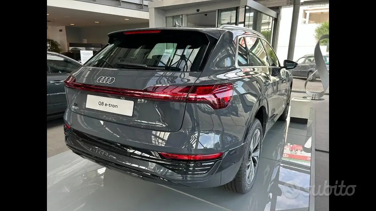 Usata Audi Q8 e-tron Advanced Plus 250 kW (340 CV) 2023 Grigio SUV