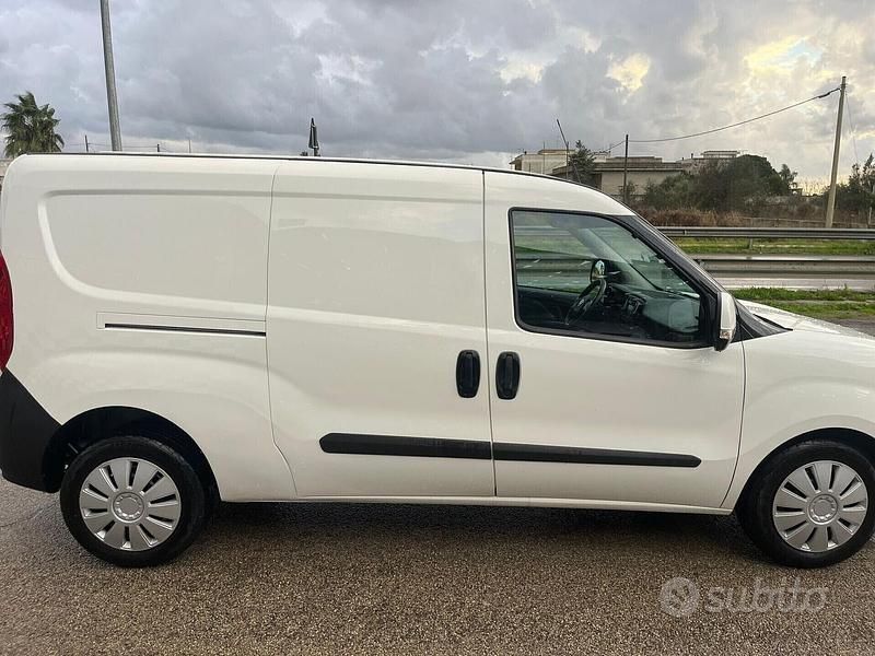 Usata Fiat Doblò 104 CV (76 kW) 2016 Bianco Monovolume