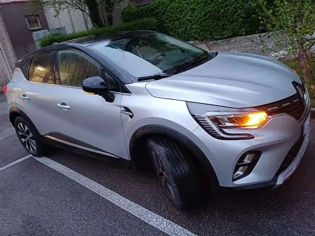 Usata Renault Captur Techno 101 CV (74 kW) 2024 Argento SUV
