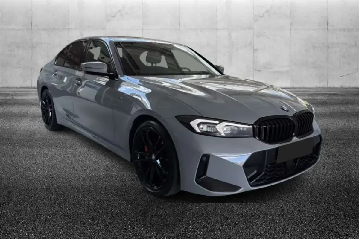 Usata BMW 330 M Sport 286 CV (210 kW) 2025 Grigio Berlina
