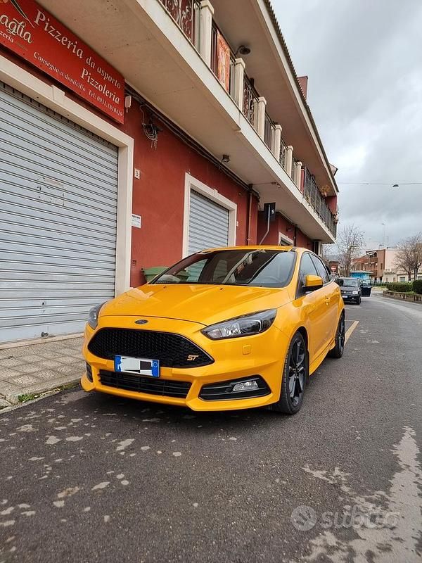 Usata Ford Focus ST 250 CV (183 kW) 2017 Giallo Berlina