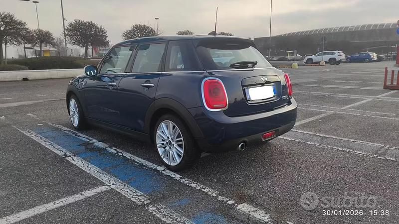 Usata Mini Cooper D 116 CV (85 kW) 2017 Blu/azzurro Utilitaria