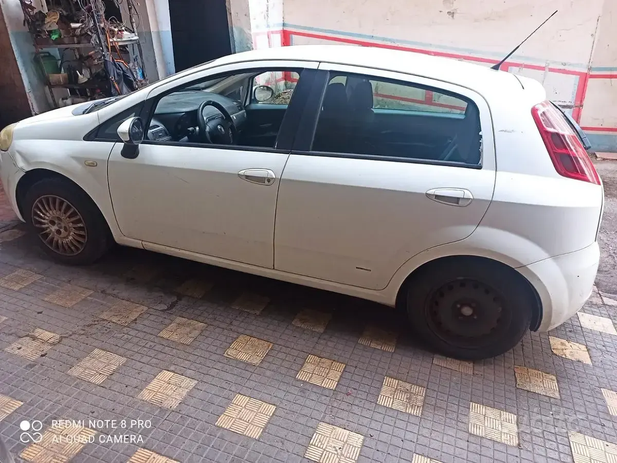 Usata Fiat Grande Punto Dynamic 75 CV (55 kW) 2007 Bianco Utilitaria