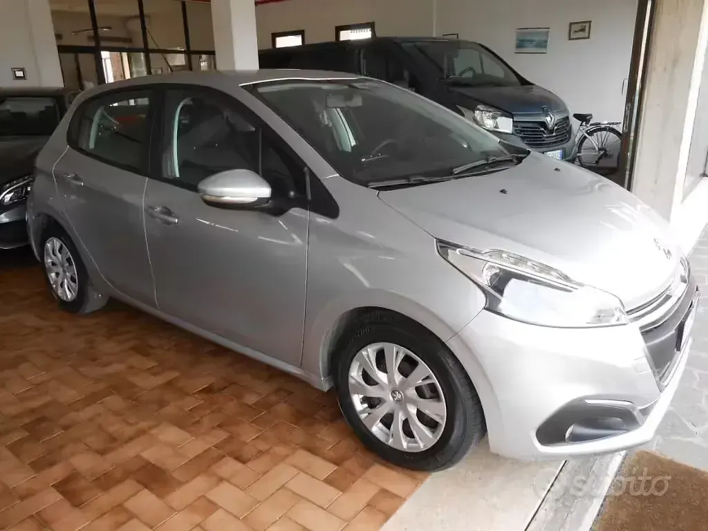 Usata Peugeot 208 75 CV (55 kW) 2017 Grigio Utilitaria
