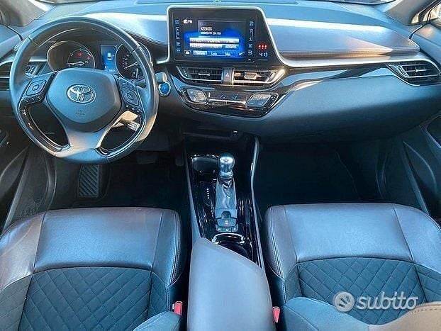 Usata Toyota C-HR 119 CV (87 kW) 2017 Grigio SUV