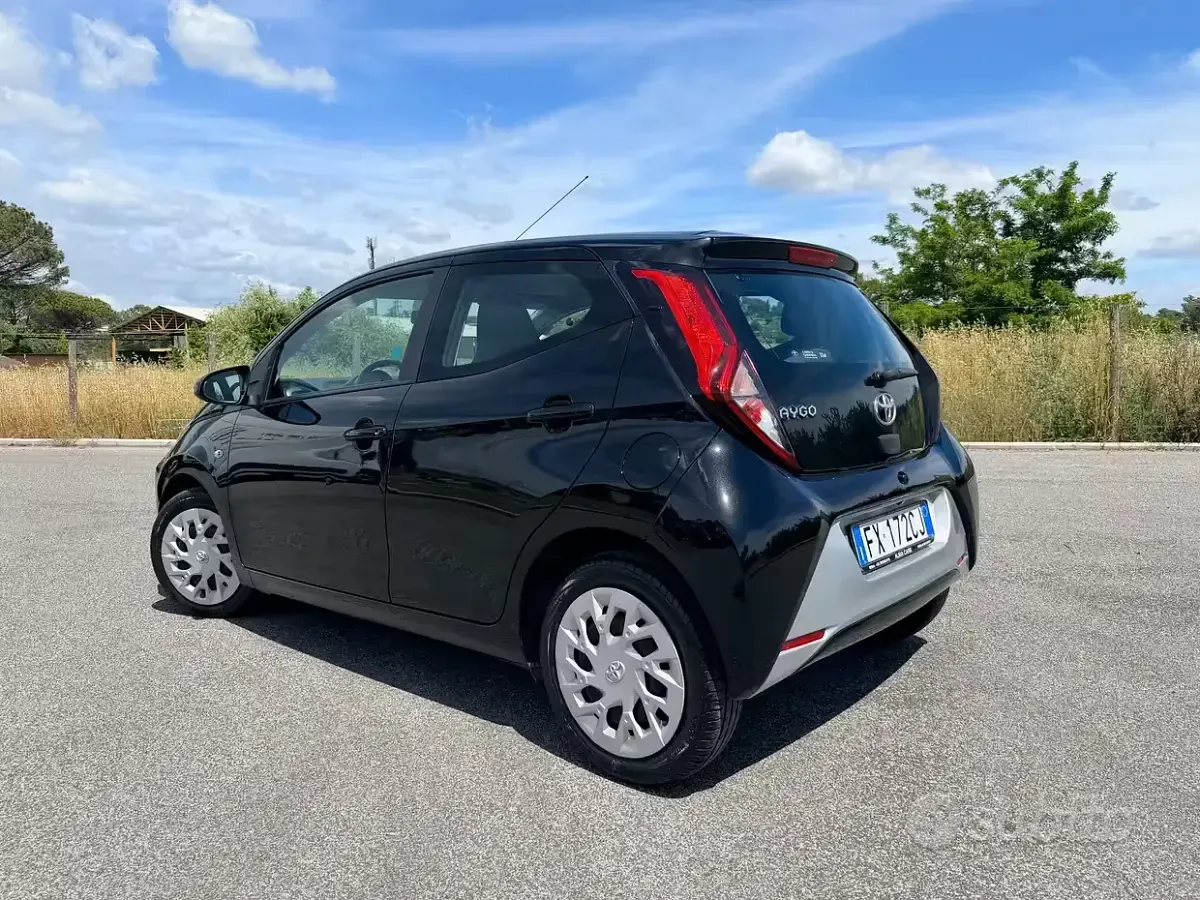 Begagnad Toyota Aygo Cool 72 HK (52 kW) 2019 Svart Halvkombi