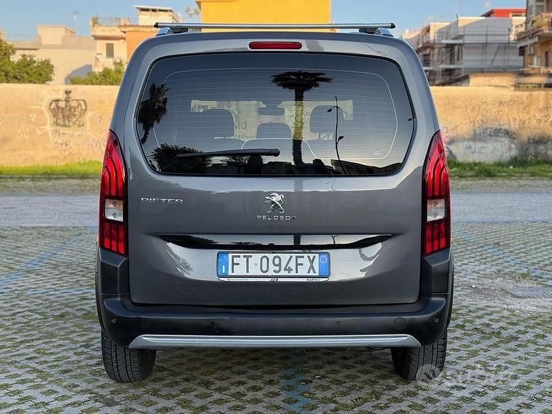 Usata Peugeot Rifter GT-line 130 CV (95 kW) 2019 Grigio Monovolume
