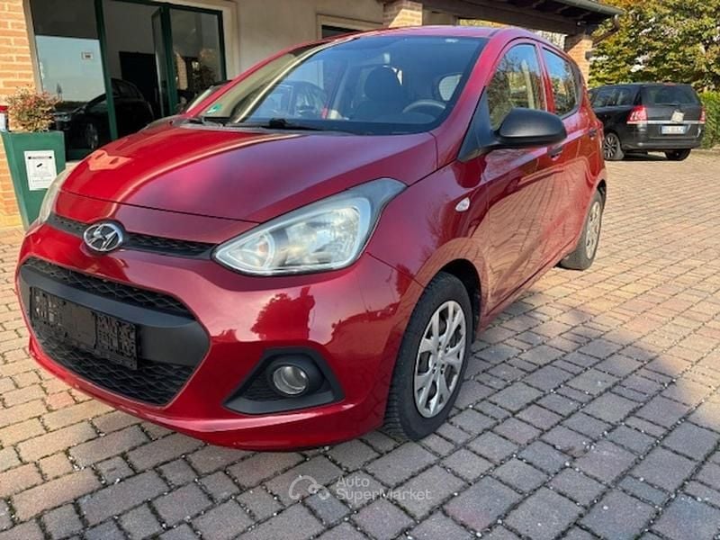 Rosso Usata 2014 Hyundai i10 Due volumi | 6300 € (Buon prezzo) - Immagine 1/4