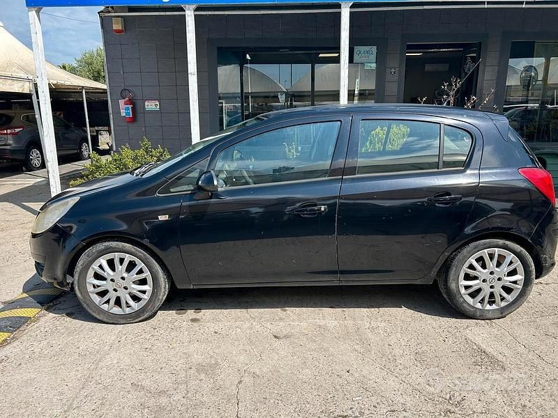 Usata Opel Corsa Enjoy 75 CV (55 kW) 2009 Nero Utilitaria