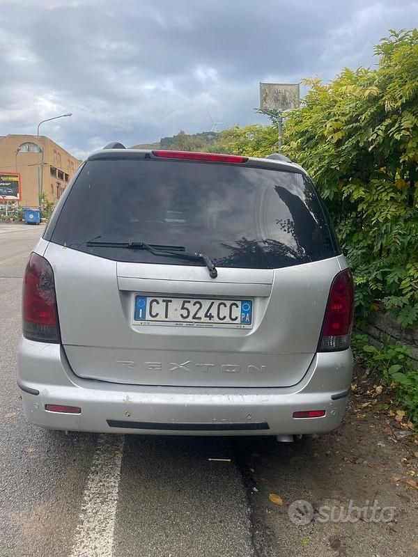 Usata SsangYong Rexton 165 CV (121 kW) 2005 Argento SUV
