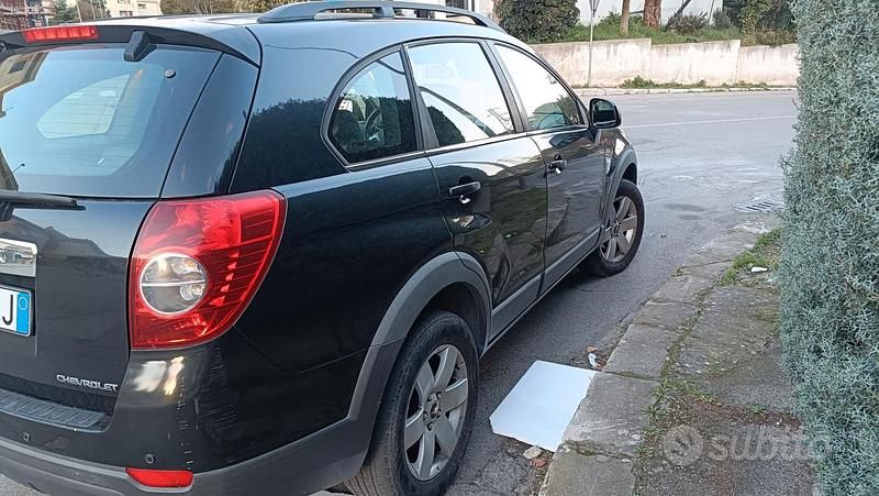 Nero Usata 2010 Chevrolet Captiva SUV | 2999 € (Molto cara) - Immagine 1/4