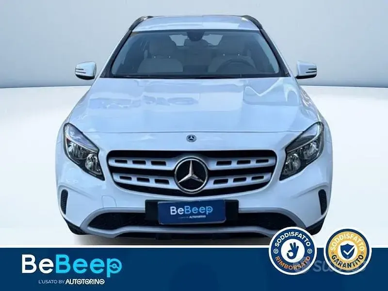 Usata Mercedes GLA180 Business 109 CV (80 kW) 2018 Bianco pastello SUV