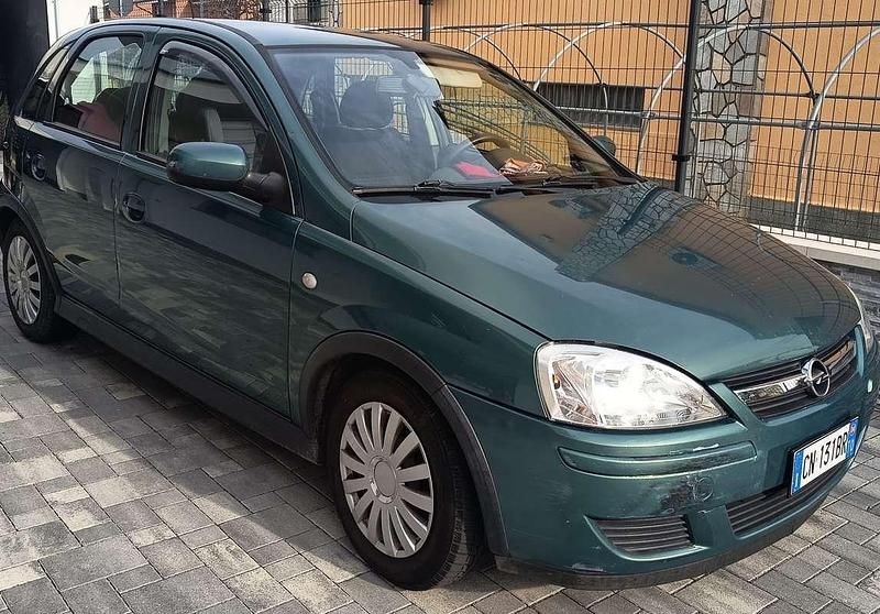 Usata Opel Corsa Club 75 CV (55 kW) 2004 Berlina