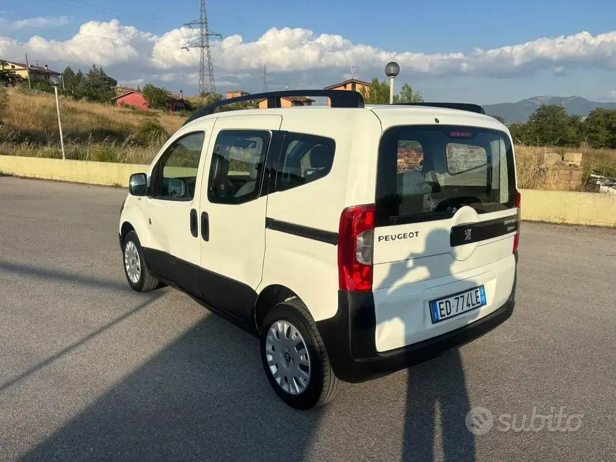 Usata Peugeot Bipper Premium 68 CV (50 kW) 2010 Bianco Monovolume