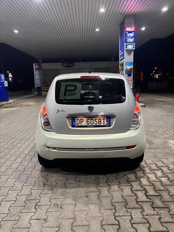 Usata Lancia Ypsilon 60 CV (44 kW) 2008 Bianco Utilitaria
