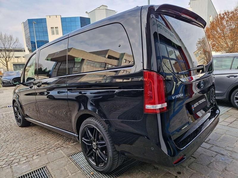 Usata Mercedes V300 AMG line 237 CV (174 kW) 2022 Obsidianschwarz metallic Monovolume