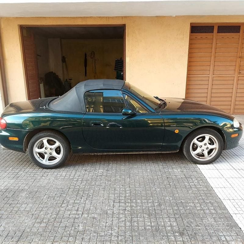 Usata Mazda MX5 110 CV (80 kW) 2002 Verde Cabrio