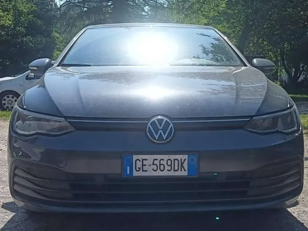 Usata VW Golf VIII Life 116 CV (85 kW) 2021 Grigio Berlina