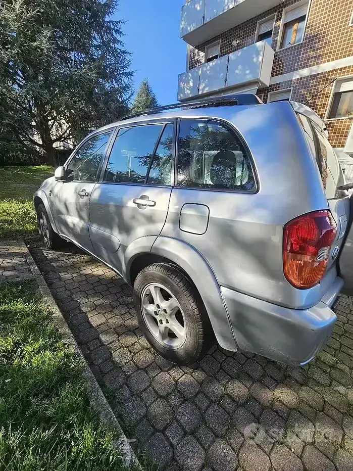 Usata Toyota RAV4 116 CV (85 kW) 2001 Grigio SUV