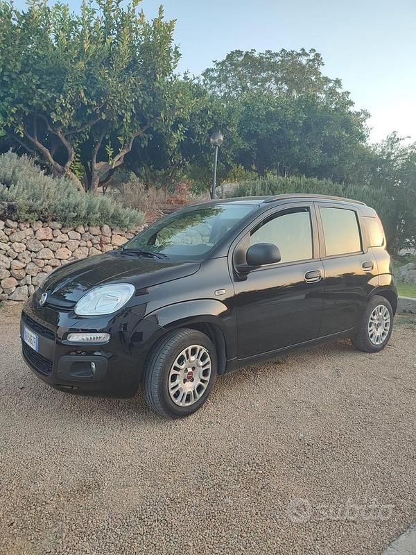 Usata Fiat Panda Lounge 69 CV (50 kW) 2016 Nero Utilitaria