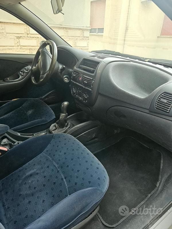 Begagnad Fiat Brava 101 HK (74 kW) 2001 Grå Halvkombi
