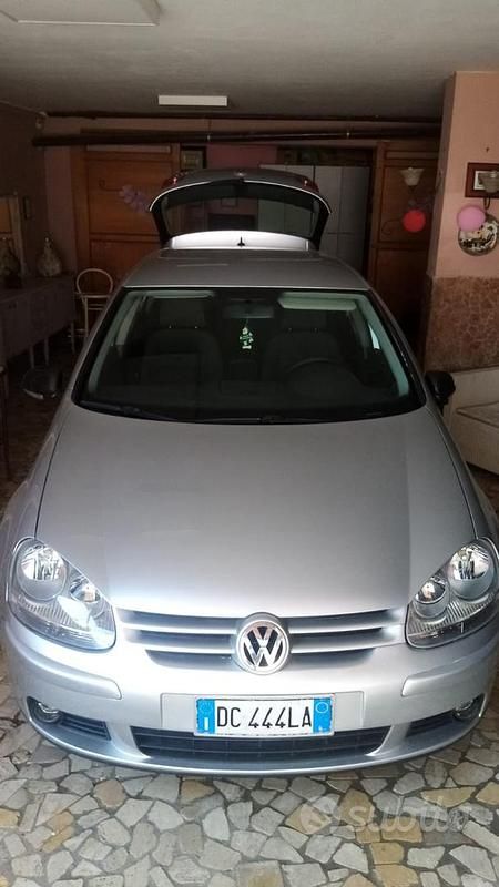 Usata VW Golf IV 122 CV (89 kW) 2005 Grigio Berlina