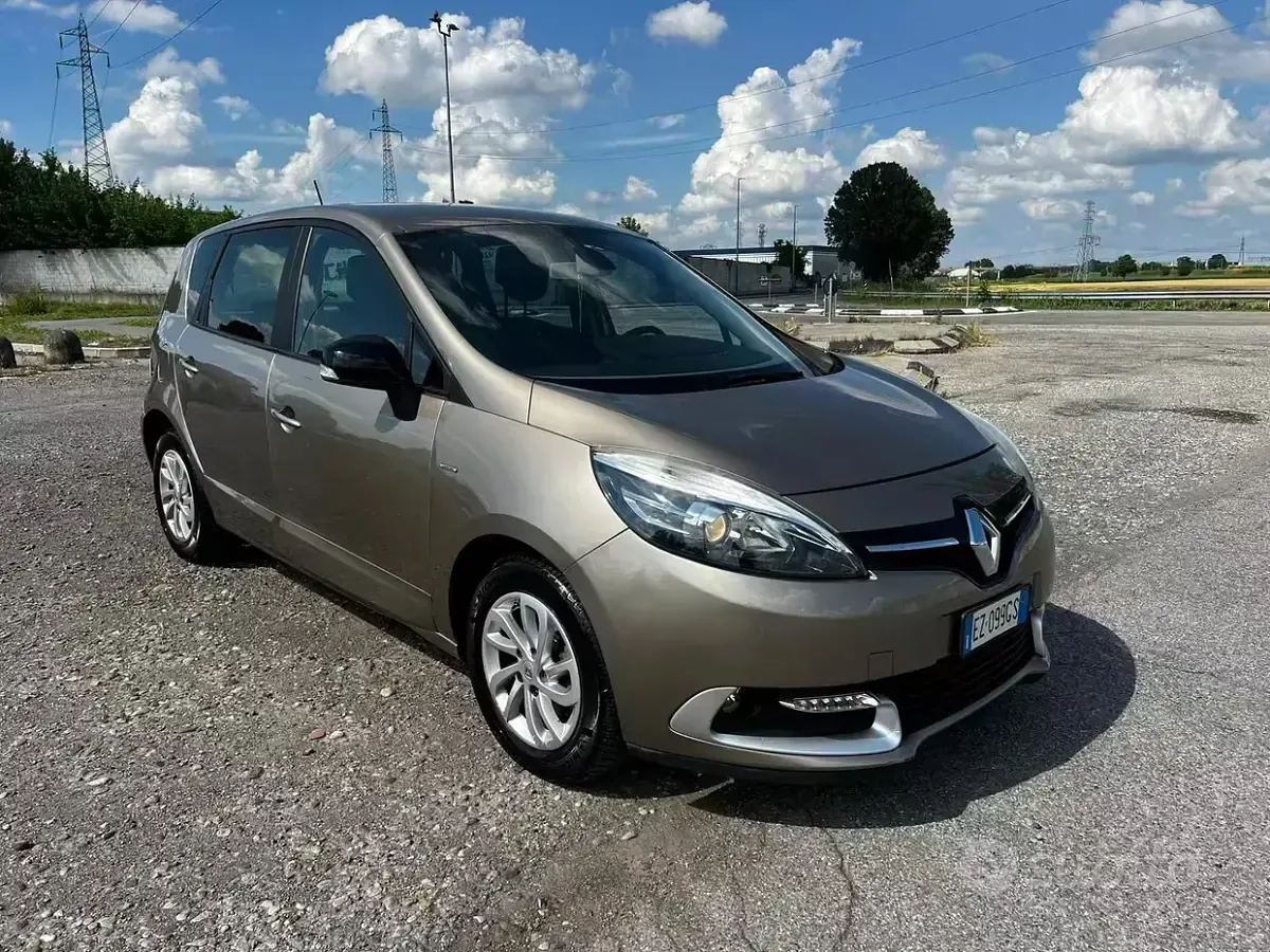 Usata Renault Scenic E-Tech 110 CV (80 kW) 2015 Marrone Monovolume