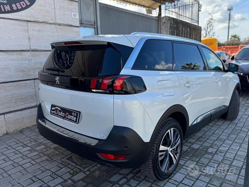 Usata Peugeot 5008 Allure 130 CV (95 kW) 2023 Bianco SUV