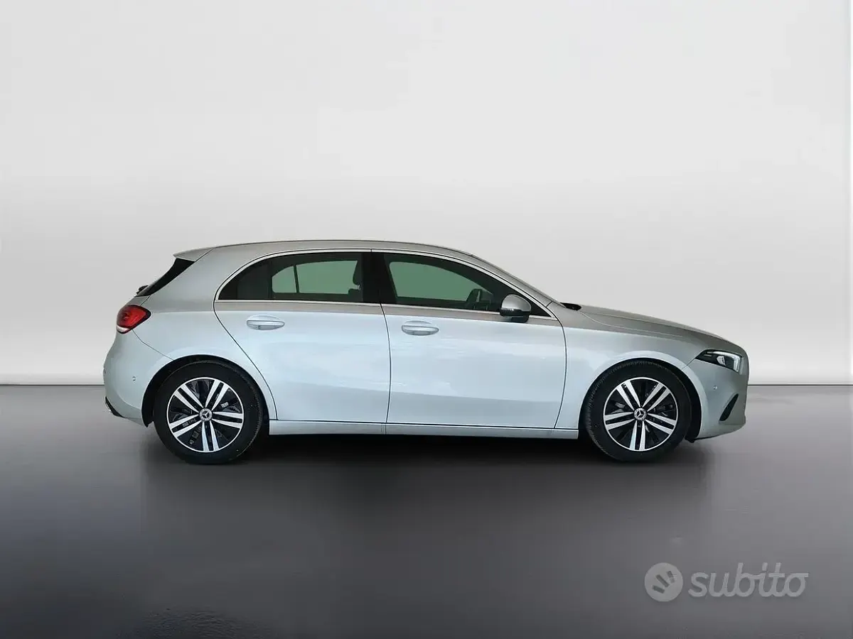 Usata Mercedes A180 116 CV (85 kW) 2021 Grigio Berlina