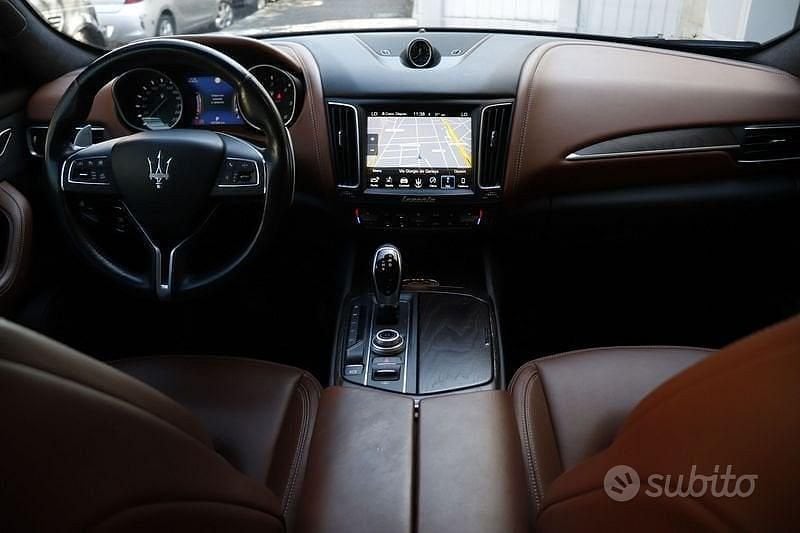 Usata Maserati Levante GranLusso 275 CV (202 kW) 2018 Blu SUV