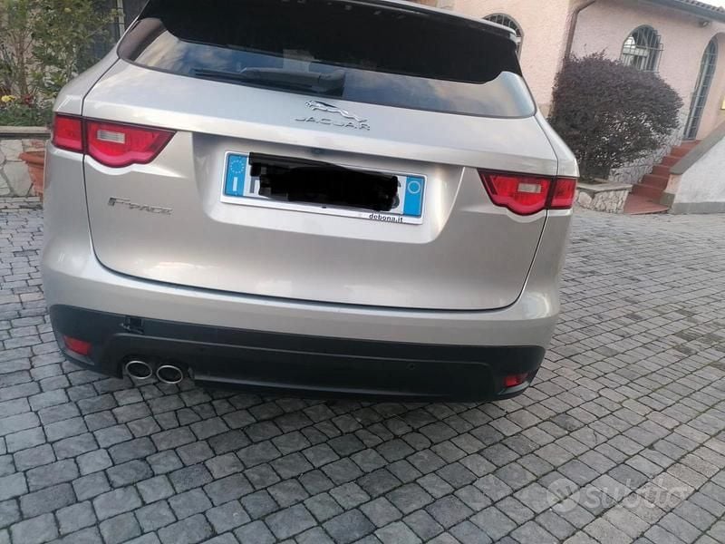 Usata 2016 Jaguar F-Pace Portfolio SUV | 20.500 € - Immagine 1/3