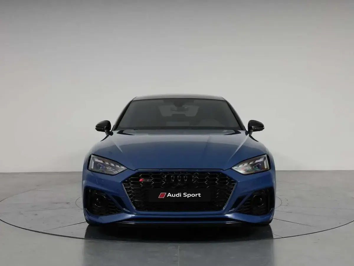 Nuova Audi RS5 Sportback Performance 470 CV (345 kW) 2025 Blu ascari metallizzato Berlina