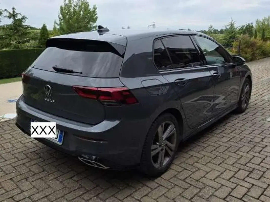 Usata VW Golf VIII R-line 131 CV (96 kW) 2022 Grigio Berlina