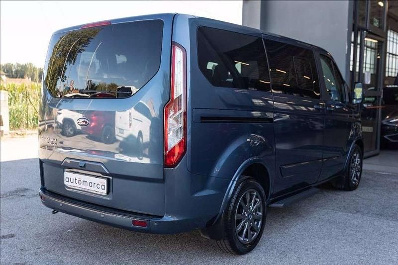 Usata Ford Tourneo Custom Titanium 131 CV (96 kW) 2022 Blu metallizzato Furgone