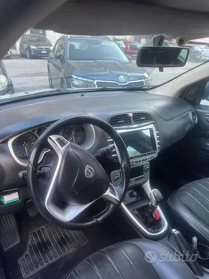 Usata Lancia Delta 120 CV (88 kW) 2008 Grigio Utilitaria