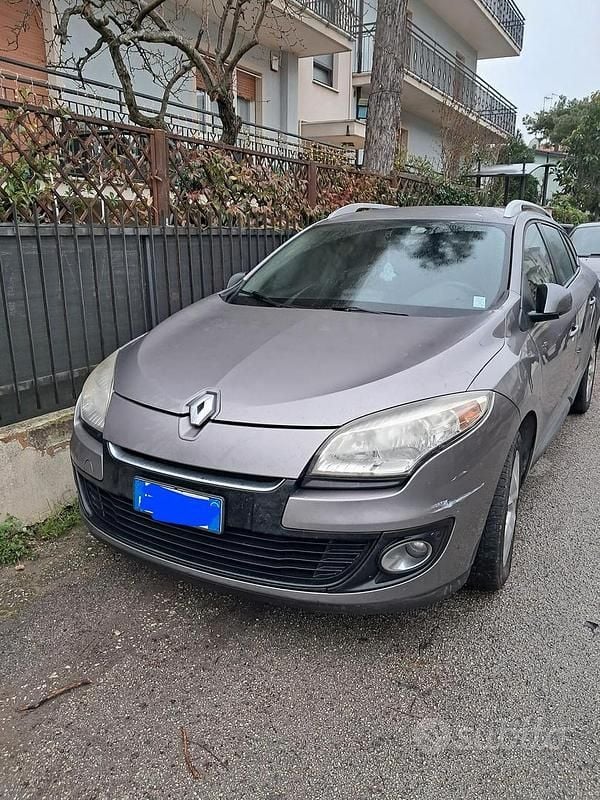 Grigio Usata 2012 Renault Mégane GrandTour Station wagon | 4100 € (Buon prezzo) - Immagine 1/4