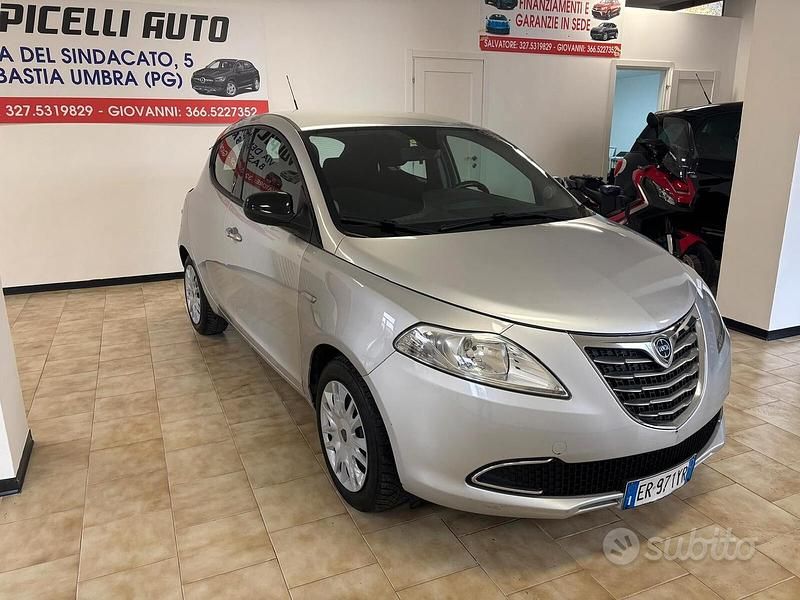 Usata Lancia Ypsilon 69 CV (50 kW) 2013 Grigio Utilitaria