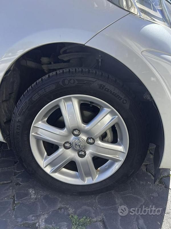 Usata Toyota iQ Active 68 CV (50 kW) 2010 Bianco Utilitaria