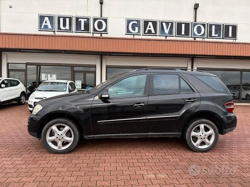 Usata Mercedes ML320 224 CV (164 kW) 2007 Nero SUV